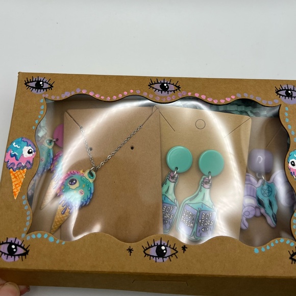 Pastel Goth Jewelry Gift Set with Painted Box - Gothic Kawaii Jewelry Gift Set - Picture 13 of 13